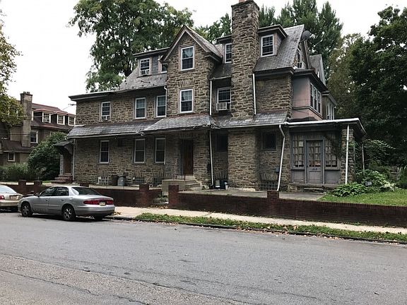 2nd image of 460 E Church Ln
