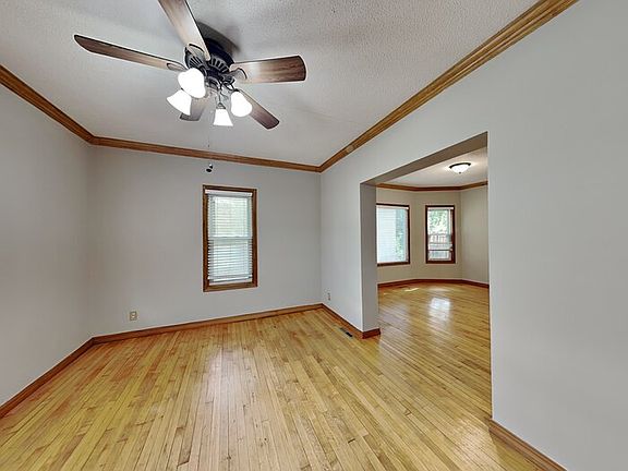 2nd image of 3824 36th Ave S