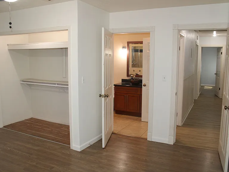 135 Poinsettia Ave — Photo 17