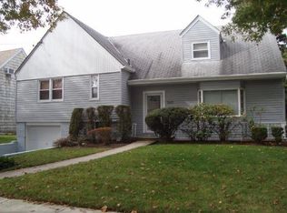 565 Saddle Ridge Rd, Woodmere, NY 11598