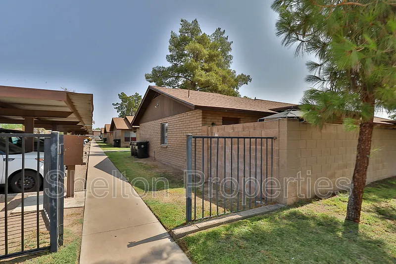 339 S Stapley Dr #101