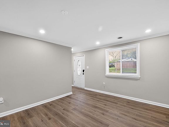 3rd image of 1602 Lorimer Rd
