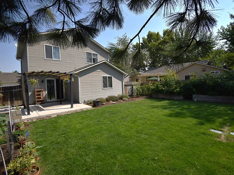3222 S Lindsay Ave — Photo 28
