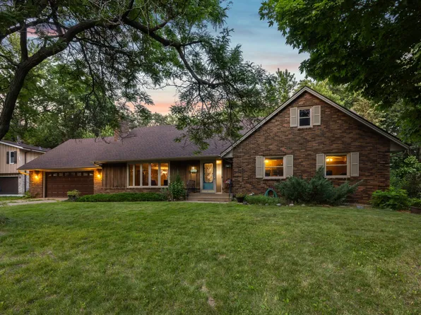 964 Lydia Dr W, Saint Paul, MN 55113