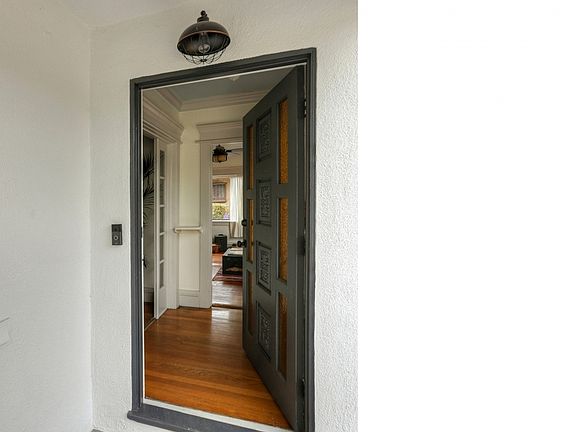 4th image of 2928 Idell St