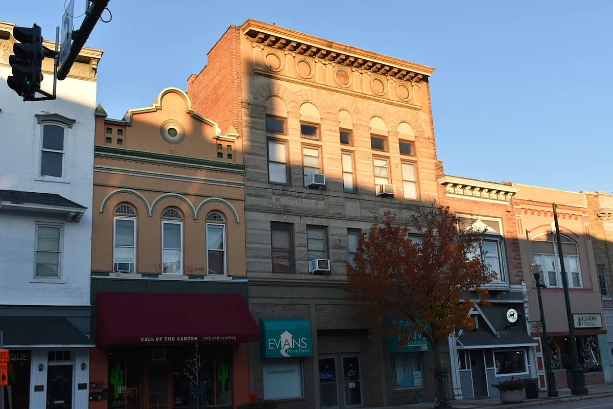 Building Photo - 117 N Main St