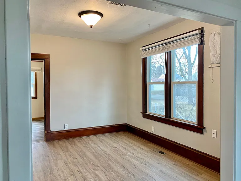 802 N Holcombe Ave — Photo 7