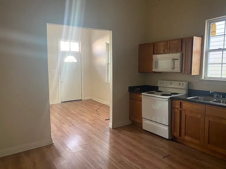 2829-31 General Taylor St #2831 — Photo 4