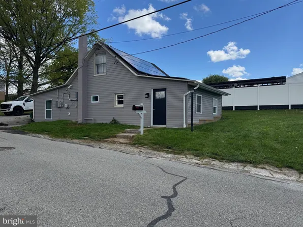 93 W High St, Yoe, PA 17313