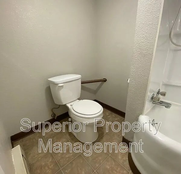 1011 W 29th St — Photo 9