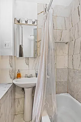 Rented by Compass | media 32