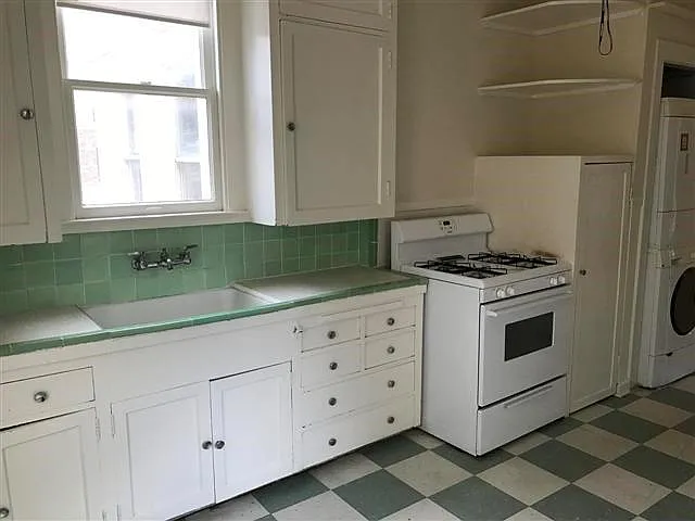 610 W 23rd St — Photo 8