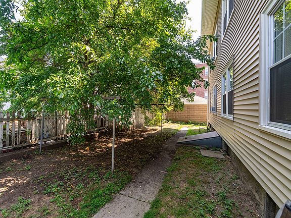 5th image of 33 Harbor St