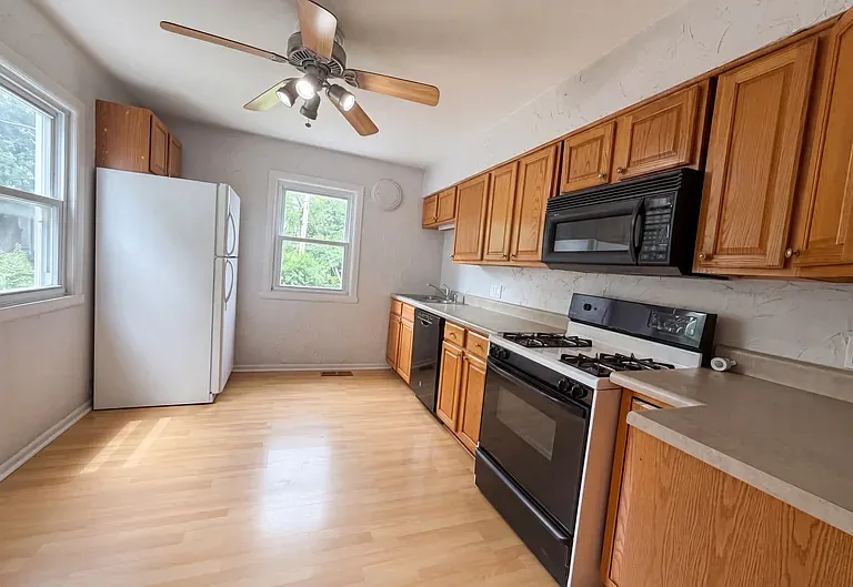 1 Winsted Pl — Photo 7