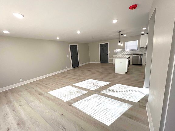 3rd image of 9854 Loralinda Dr