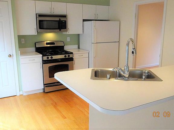 3rd image of 34 Rockcrest Cir