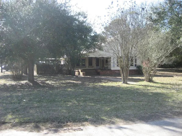 211 S Olive St, Grapeland, TX 75844