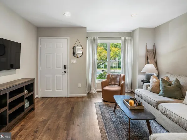 7632 Wood Mist Ln, Falls Church, VA 22043