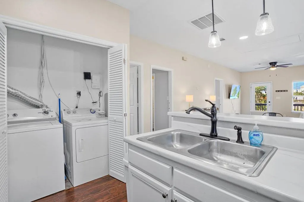 1516 S Adams St , Unit 1 — Photo 4