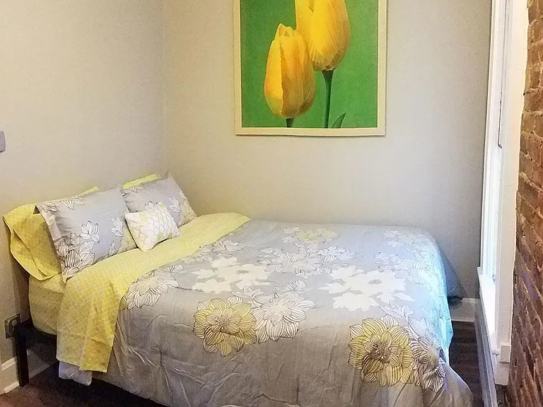Lower level, bedroom on north side of house. Queen size bed