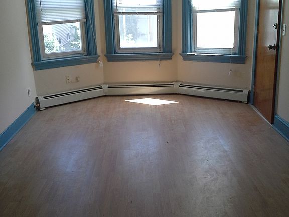 3rd image of 288 Manton Ave APT 3