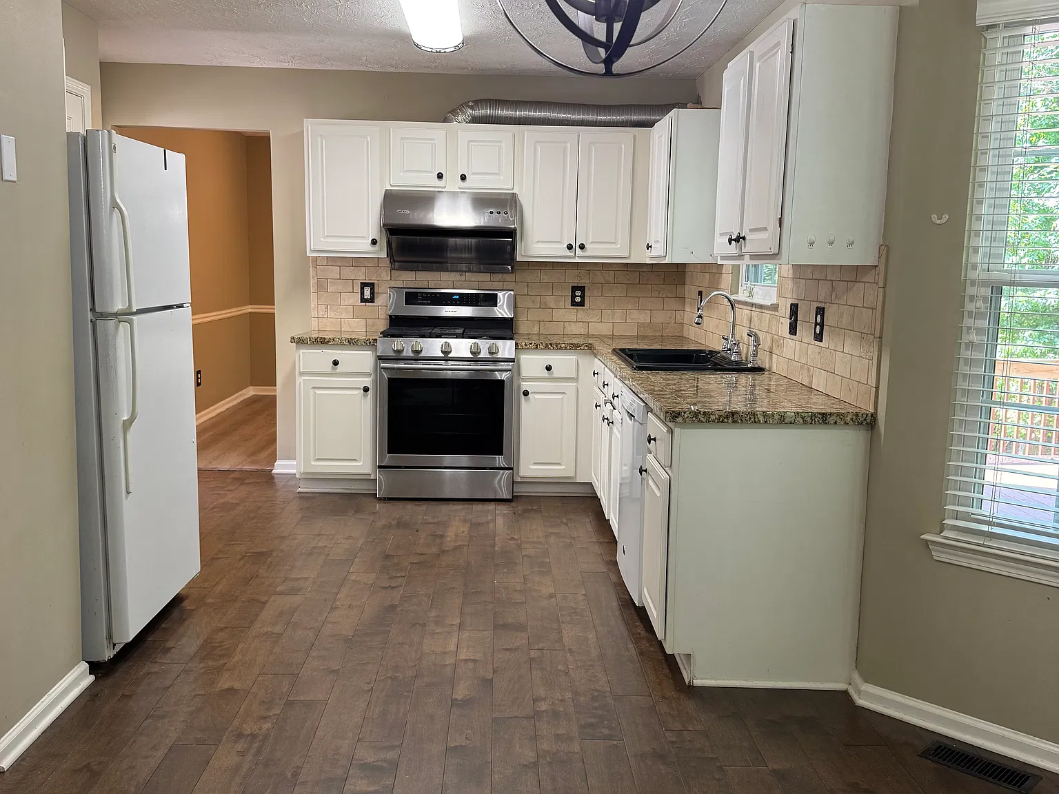 3 bed, 1812 sqft, $2,300 — Photo 4