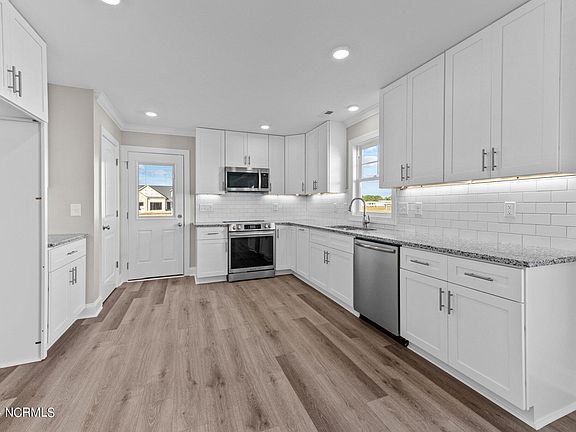 4th image of 824 Sarah Rebecca Drive