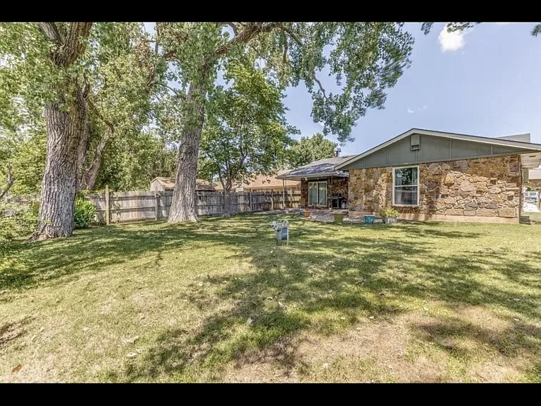 1721 Plumb Dr — Photo 10