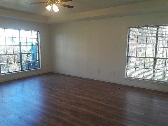 4th image of 83 Estelle Cir