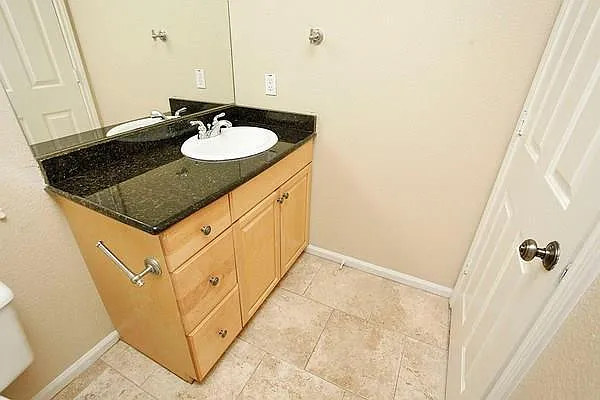 1719 Sylvan Drive - B — Photo 4