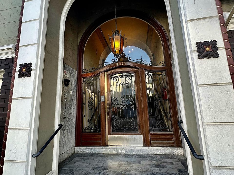 1st image of 3045 Franklin St #301