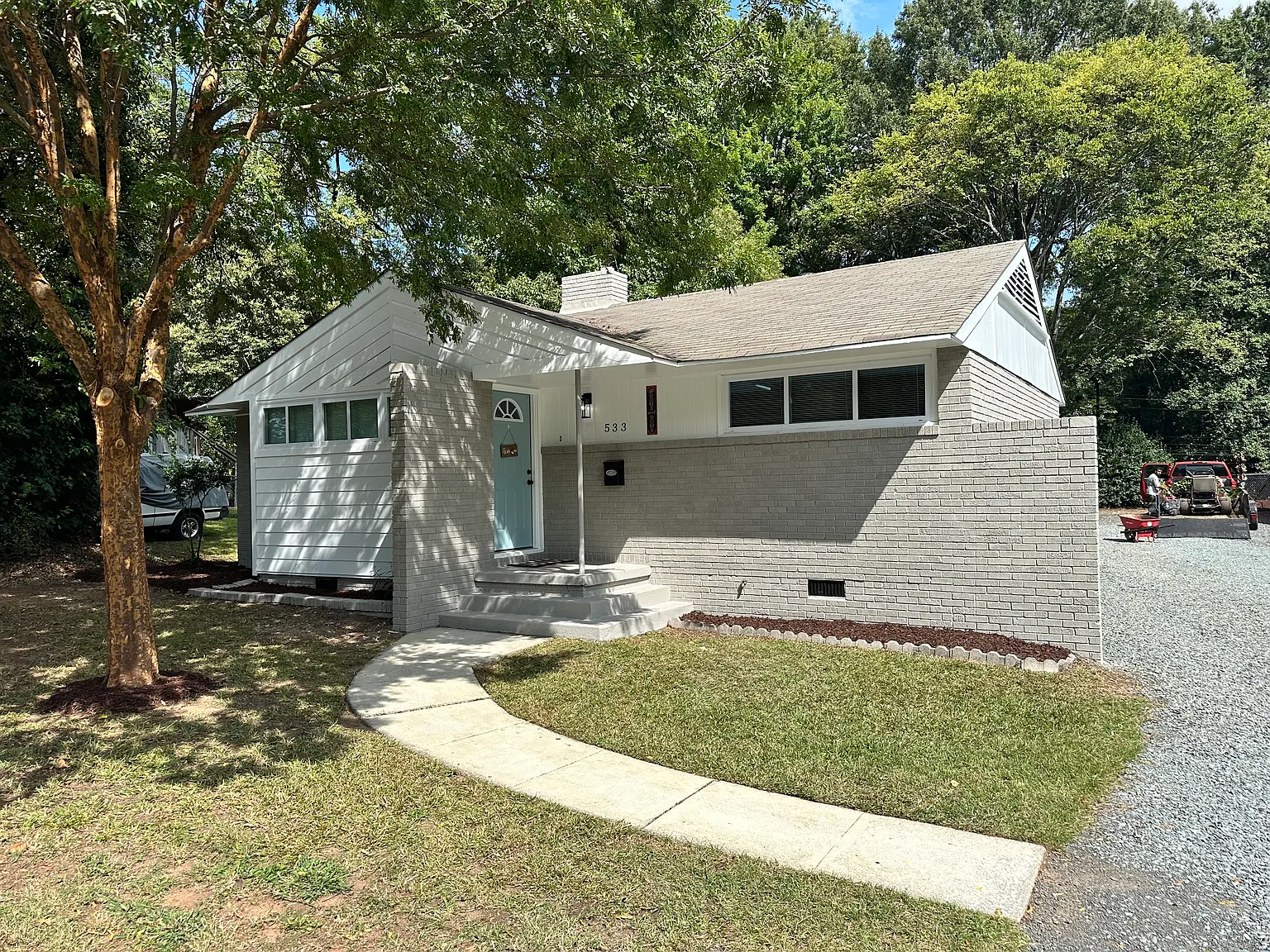 2 bed, 1040 sqft, $2,200 — Photo 2