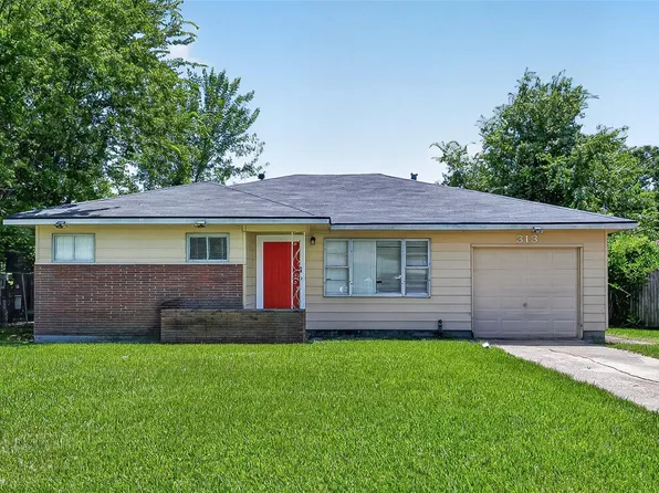 313 Greenbriar Dr, Baytown, TX 77520
