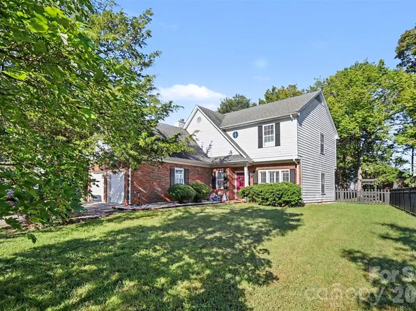 11410 Hunters Landing Dr, Charlotte, NC 28273