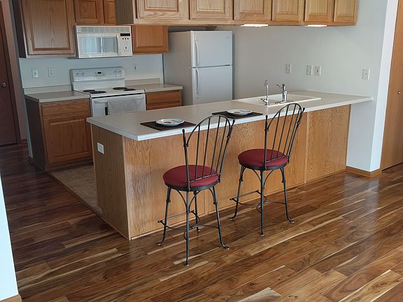 Kitchen with breakfast bar