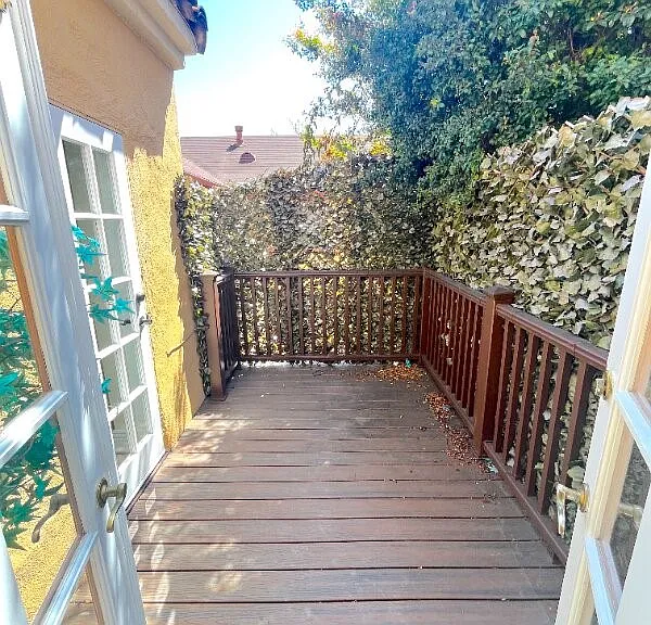 223 1/2 S Gale Dr — Photo 17