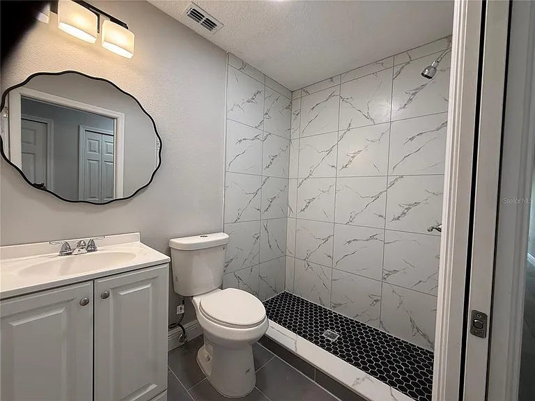 225 E Warren Ave — Photo 21