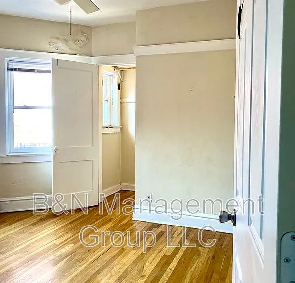 1059 W Dakin St #3 — Photo 5