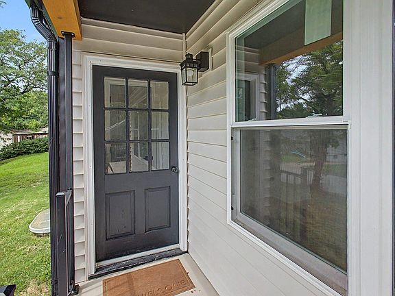 4th image of 2124 Walnut Dr