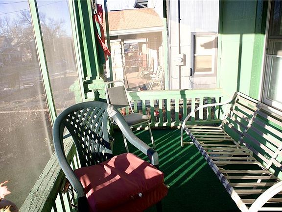 3rd image of 3025 Kensington Ave