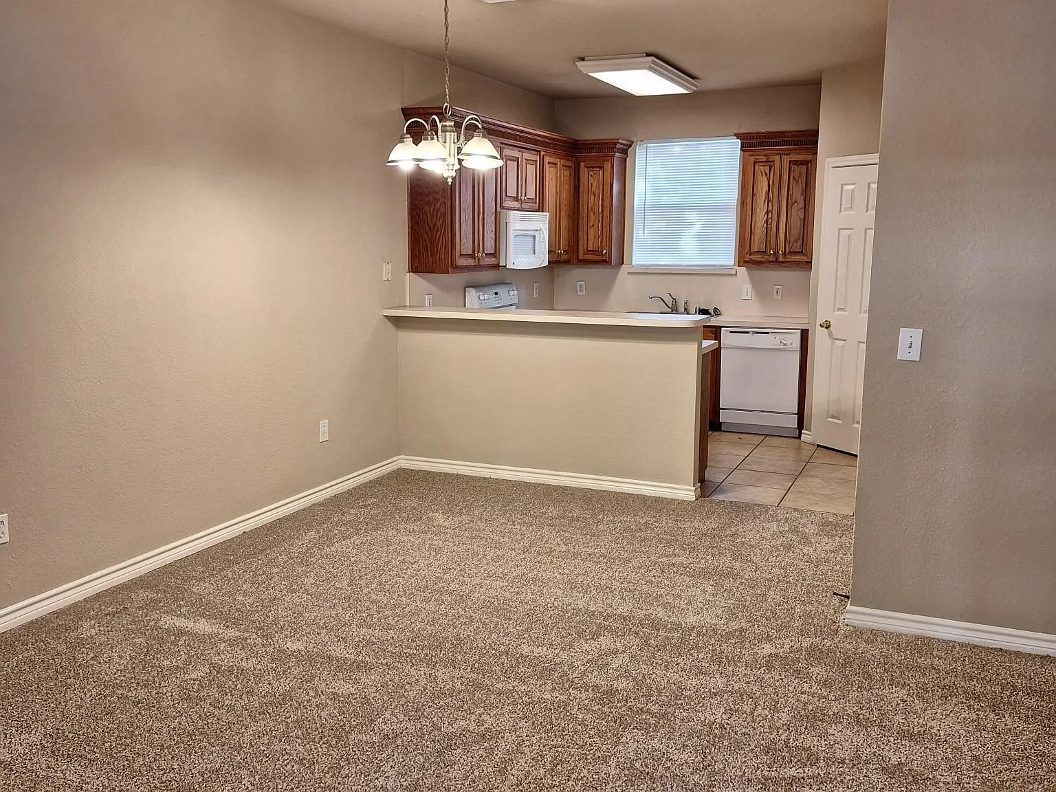 2 bed, 1100 sqft, $1,495 — Photo 2