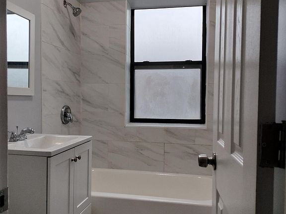 3rd image of 4611.5 S Drexel Ave #3B