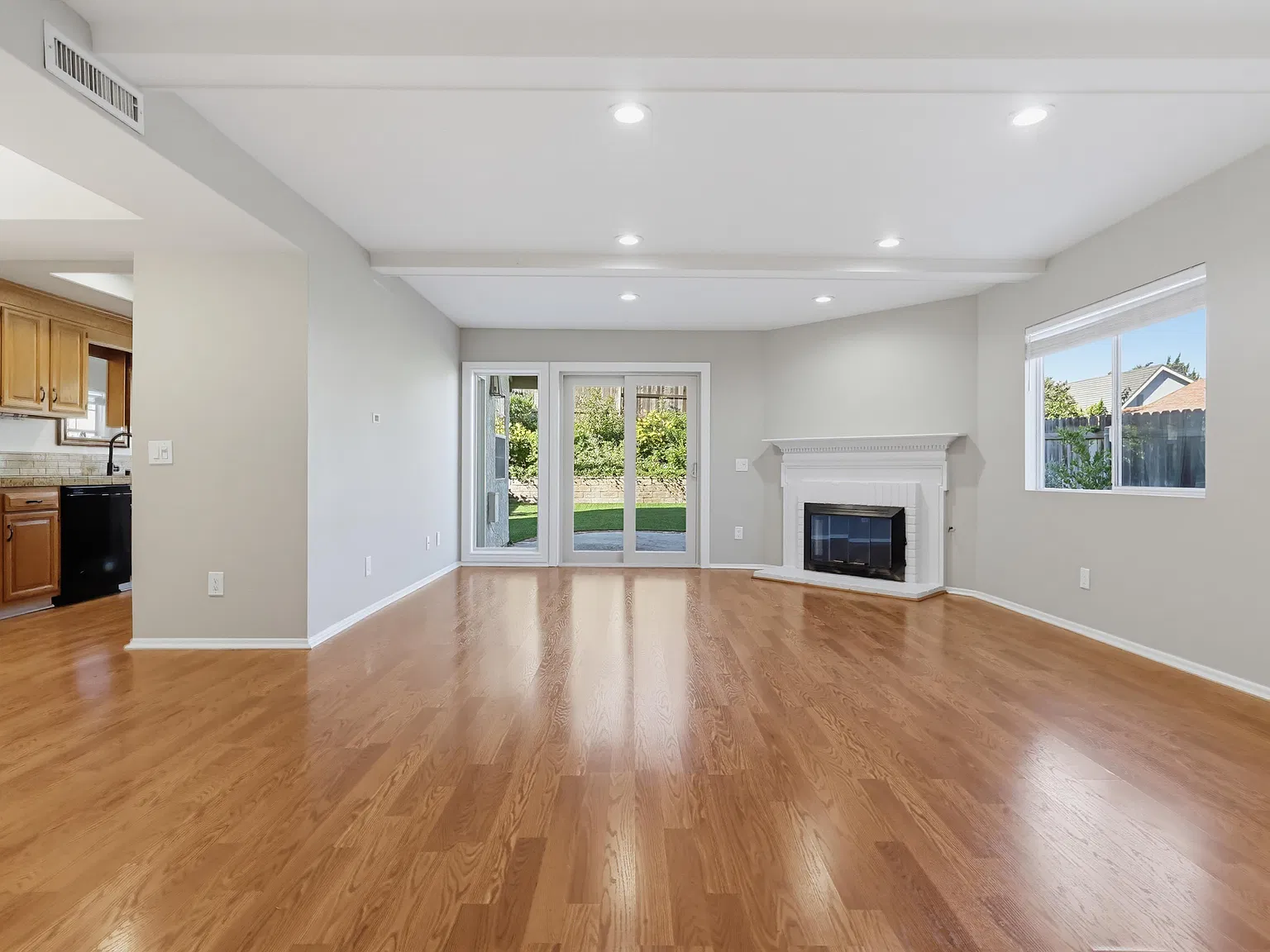 3 bed, 2.5 bath, 1804 sqft, $4,895 — Photo 2
