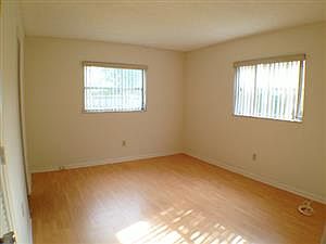 4th image of 130 N Robbins Dr