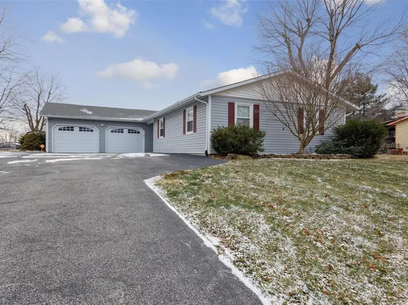 933 Long Branch Rd, Troy, IL 62294