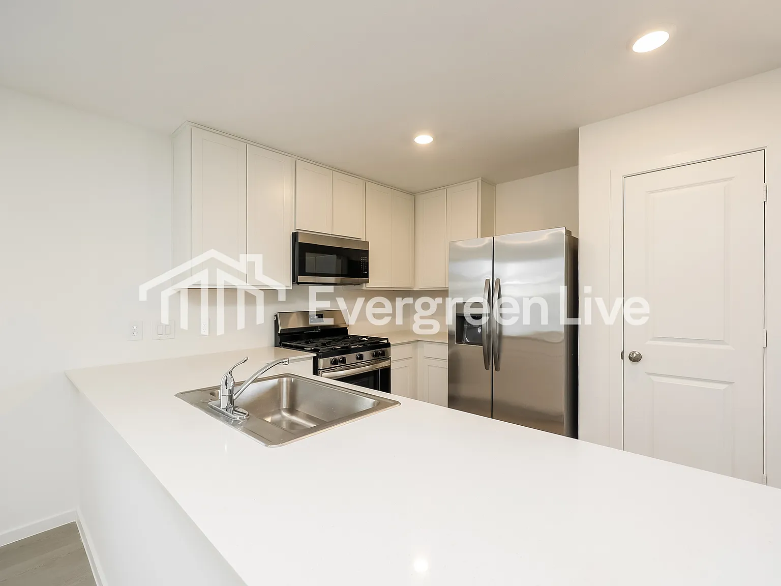 4 bed, 2.0 bath, 1979 sqft, $1,795 — Photo 3