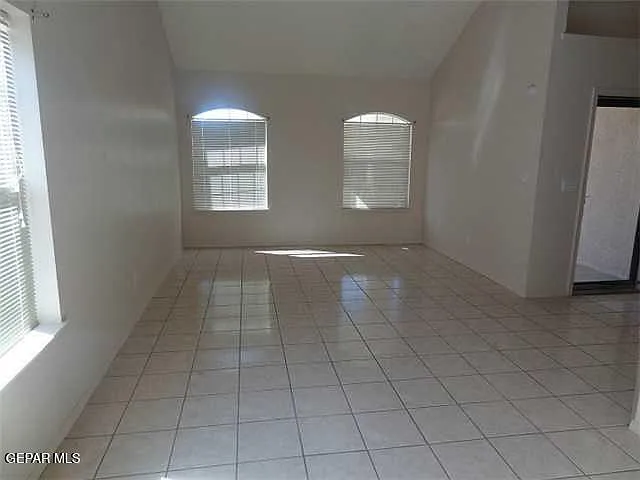 7481 Umbria Dr — Photo 7