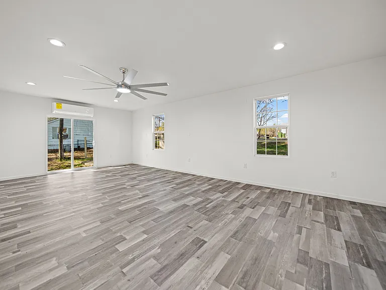 103 Sadler Ave — Photo 4