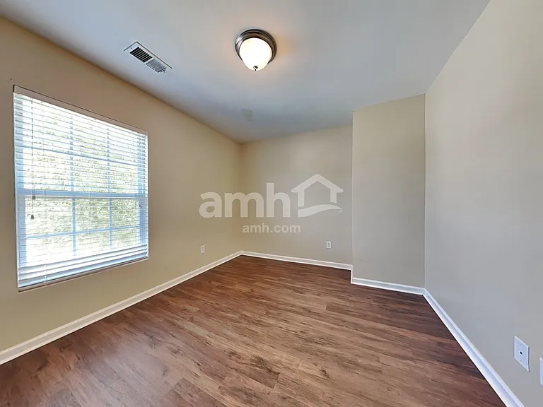 409 Lakewind Dr — Photo 16