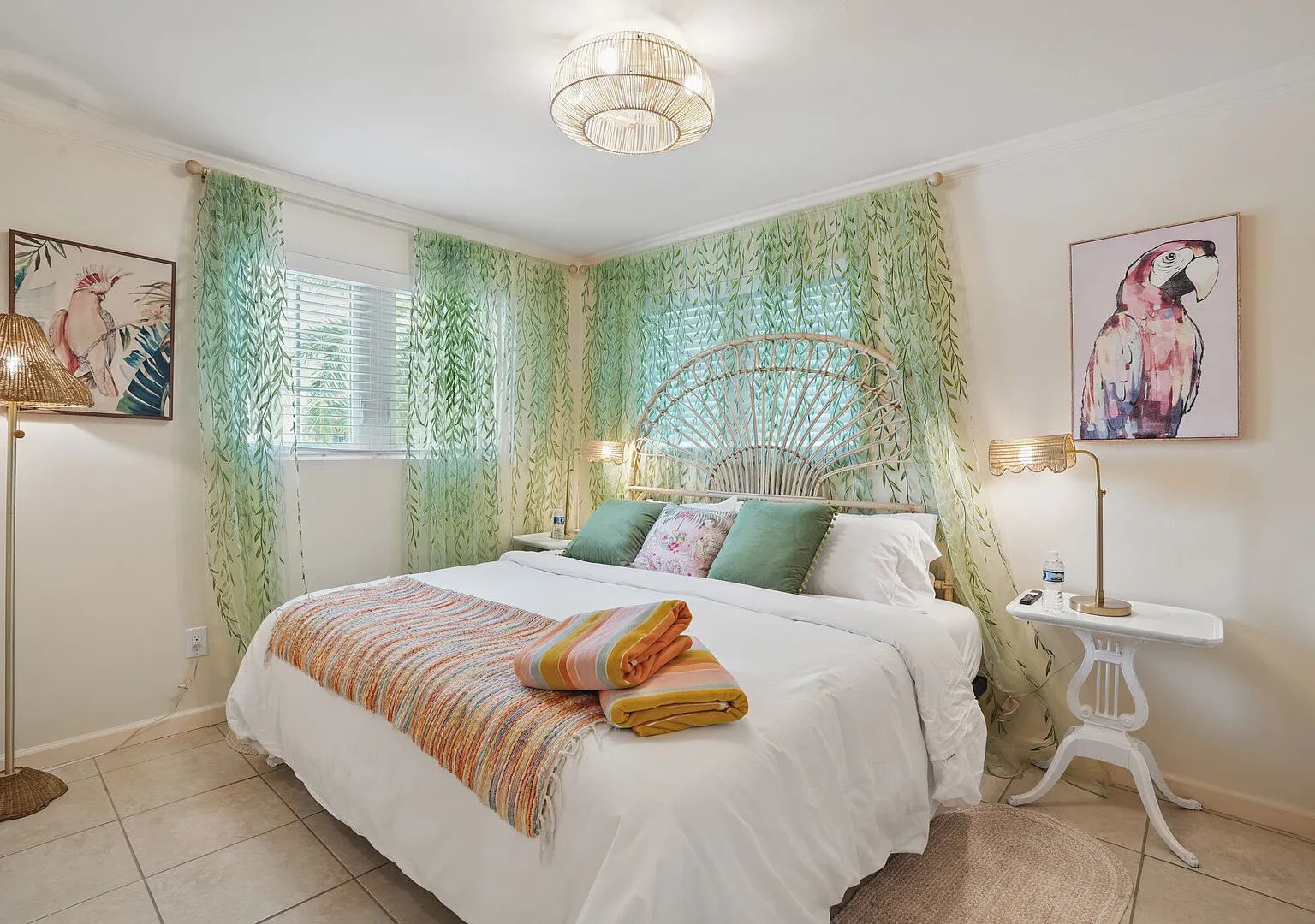Peach Retreat - Two Bedroom Suite — Photo 2